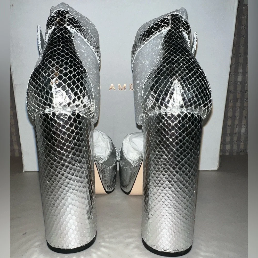 🪩 NIB! Good American Silver Platform Sandals